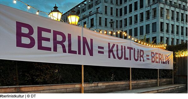 Ein Plakat zum Protest der Kürzungen des Berliner Kulturetats